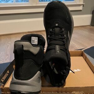 Adidas Terrex Trailmaker 2 Mid in Black and Gray - like new